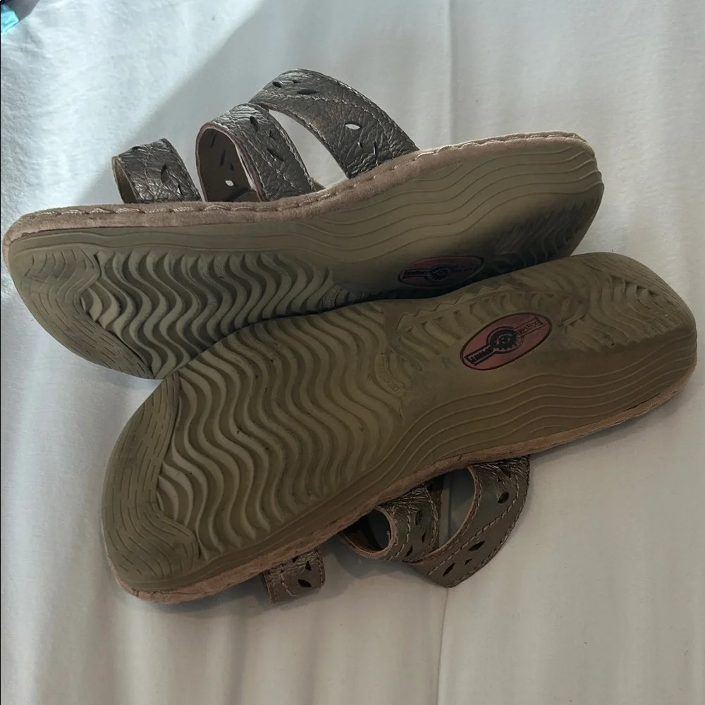 Earth Spirit Gold Tone Leather Slide Sandals Size 8 - Picture 3 of 5